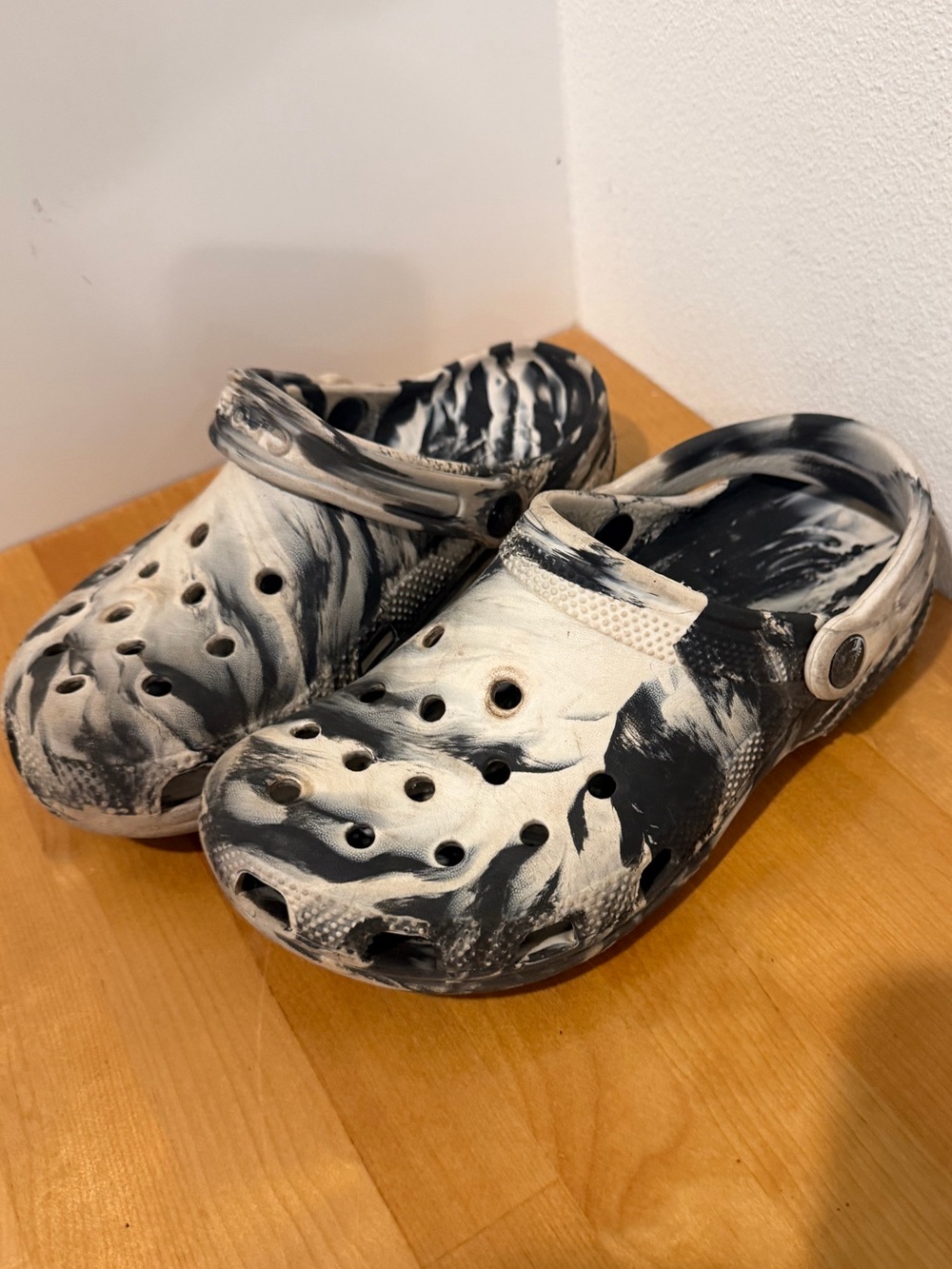 Crocs Kids Swirl Clog Shoes in Black and White
